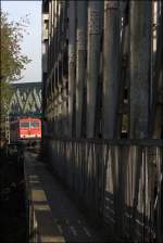 155 239-7 passiert die Brcke ber den Rhein-Herne-Kanal an der Stadtgrenze Herne /Recklinghausen.