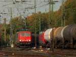 Begegnung am 27.10.2011 in Gremberg. 155 117-5 zieht einen Stahlzug nach Sden,  189 025-0 einem Kesselzug nach Norden.