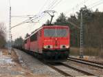 155 097-9 mit  155 011-0 und einem kurzen Güterzug am Haken kurz vor dem Bahnübergang in Klein Ziescht.