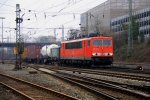 155 039-1 DB kommt mit einem Containerzug aus Richtung Kln und fhrt in Aachen-West ein bei Regenwolken am 26.2.2012.