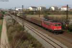 155 017-7 mit einem gemischten Gterzug Richtung Sden am 28.03.2012 bei Oftersheim.