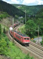 155 217 leistet am 09.Juni 2012 Vorspann fr einen Gterzug (gezogen von einer BR 185) um diesen Problemlos ber den Frankenwald zu bekommen.