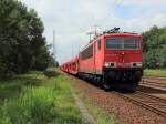 Sdlicher Berliner Auenring bei Diedersdorf am 11. Juli 2012. 155 126-6 mit einem gemischten Gterzug ist gerade auf das Ausweichgleis gefahren. 