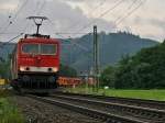 155 259 mit einem gemischten Gterzug unterwegs zwischen Pressig und Rothenkirchen Richtung Norden vom Radweg an der B 85 aus am 01.07.2012