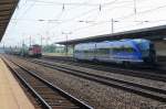 Bahnhof Berlin Flughafen Schnefeld am 25. Juli 2012, Durchfahrt 155 089-6 mit einem gemischten Gterzug und Vorbeifahrt an den auf Gleis 3 stehenden 
ETCS Vorfhrtriebwagen  Siemens Trainguard  (PZB 527 101-0 bestehend aus 9580 0642 800-6 D PREU VT 1.5 und 9580 0 642 300-7 D PREU. 

