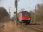 155 080-5 zwischen Emden und Rheine bei Devermhlen (B 296.6) am 23-3-2012.