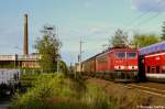 155 049 mit dem allabendlichen Gterzug Chemnitz-Zwickau. Hier am 07.06.06 in Chemnitz/Schnau bei der Begegnung mit der Regionalbahn.