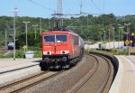 155 081-3 von Railion kommt durch Herzogenrath als Umleiter mit einem lleerzug aus Basel(CH) nach Antwerpen-Petrol(B) aus Richtung Neuss  und fhrt nach Aachen-West bei Sommerwetter am 17.8.2012.
