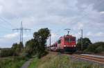 155 104-3 fuhr am 22.08.2012 mit einem Autozug von Emden nach Osnabrck, hier sdlich von Leer.