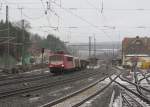 155 219-9 ziehz am 29. Januar 2013 einen gemischten Gterzug durch Kronach in Richtung Lichtenfels.