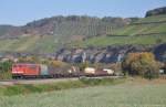 155 261 mit gemischtem Gterzug am 11.10.2012 bei Himmelstadt