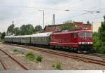 Am 15. Juni 2013 fand wieder einmal beim Modellbahnhersteller Piko in Sonneberg ein Tag der offenen Tr statt. Aus diesem Anlass befrderte 250 137-7 (155 137-7) der Leipziger Eisenbahnverkehrsgesellschaft mbh (LEG) einen historischen Personenzug von Leipzig kommend nach Sonneberg (Thringen). Nur wenige Minuten vor ihrem Ziel durchfuhr der Zug um ca. 11.55 Uhr den Bahnhof Rdental, wo diese Aufnahme entstand.