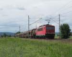 155 248-8 ist am 14. Juni 2013 mit einem gemischten Gterzug bei Kronach unterwegs.