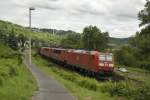 DB 185 046 + 155 213 + 155 013 + 145 010 mit ein Guterzug passiert der fotograf bei Erpel(Rhein).