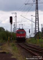 155 218-1 auf Rangierfahrt im Gterbahnhof Emden Juni 2006.