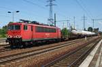 Hier 155 150-6 mit einem gemischten Gterzug, bei der Durchfahrt am 6.7.2013 durch Berlin Schnefeld Flughafen, in Richtung Genshagener Heide.