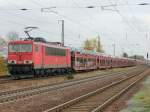 Durchfahrt 155 197-7  mit einem Autozug am 20. Oktober 2010 durch den Bahnhof Saarmund.