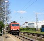 155 202-5 von Railion kommt durch Kohlscheid aus Richtung Neuss,Herzogenrath mit einem Kurzen Kalkleerzug aus Hagen(D) nach Marche-les-Dames(B) und fährt die Kohlscheider-Rampe hoch nach Aachen-West bei schönem Frühlingswetter am 19.4.2014. 