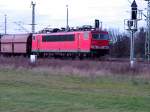 155 235 steht mit einem Kohlenleerzug vorm Signal in Wurzen, 08.12.06