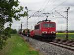 Am 24.5.13 schoss 155 020 mit einem Mischer durch Vechelde nach Braunschweig. 