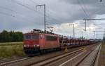 Mit einem Ganzzug Skodas rollte 155 157 am 24.08.14 durch Rodleben Richtung Magdeburg.