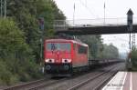 Hasbergen an der Rollbahn am 24.9.2014:  Um 11.44 Uhr ist 155061 mit einem Güterzug in Richtung Münster unterwegs.