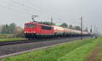 Mit einem Kesselwagenzug am Haken rollte 155 151 am 16.10.14 durch Braschwitz Richtung Halle(S).