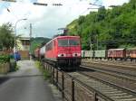 155 112-6 kommt mit einen Mischer aus Gremberg den Rhein entlang gefahren.

Linz 13.06.2015