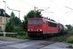 DB 155 031-8 am 15.07.2015 in Gelsenkirchen-Bismarck am Bahnübergang Uechtingstraße