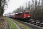 155013 war am 5.3.2016 mit einem Kalkzug auf der Rollbahn unterwegs.