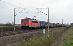 Aus Richtung Leipzig kommend fuhr 155 065 am 09.04.16 mit einem gemischten Güterzug durch Zschortau Richtung Bitterfeld.