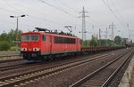 155 141-5 durchfährt mit einem gemischten Güterzug den Bahnhof Berlin Schönefeld Flughafen in Richtung Westen.