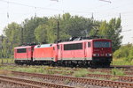 Leipzig-Schönefeld: aus Engelsdorf kommend fährt der Lokzug mit der 155 065-6, der 152 057-6, und als Schlußfzg. die 155 107-6 .