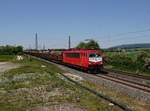 Die 155 159 mit einem Holzzug am 16.05.2020 unterwegs bei Eggolsheim.