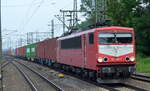 TRIANGULA Logistik GmbH, Gelenau mit der angemieteten  155 183-7  [NVR-Nummer: 91 80 6155 183-7 D-MAED] und Containerzug Richtung Hamburger Hafen am 07.06.21 Durchfahrt Bf.