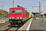 Zum Schluss noch ein Highlight:  155 046-6 (250 046-0) durchfährt mit etlichen leeren gelben Rungenwagen Merseburg Hbf auf Gleis 2 Richtung Großkorbetha.
