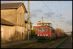 DB 155244 fährt hier am 1.11.2005 mit einem Güterzug in Richtung Ruhrgebiet durch den Bahnhof Hasbergen.