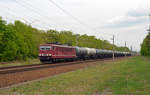250 137 der LEG führte am 10.05.20 einen Kesselwagenzug durch Burgkemnitz Richtung Bitterfeld.