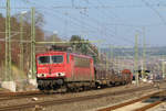 15. März 2012, Ein mit Lok 155 140 bespannter Güterzug fährt in Richtung Lichtenfels durch den Bahnhof Kronach.