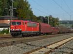 21. September 2010, Lok 155 006 befördert einen Güterzug aus Richtung Saalfeld durch den Bahnhof Kronach