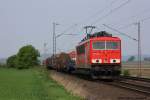 155 251 mit einem kurzen Güterzug am 29.4.11 bei Holtensen/Linderte.