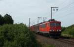 155 239-7 fuhr am 28.06.2012 mit einem Güterzug von Emden nach Osnabrück, hier bei Veenhusen.