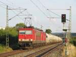 MEG 704 zieht am 15.Juli 2014 eine MEG 143er und einen Zementzug durch Gundelsdorf in Richtung Saalfeld.