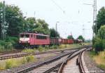155 133 erreichte am 30.6.04 mit einem Güterzug nach Nürnberg den Bahnhof Hallstadt.