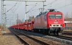 MEG 801 zieht am 02.04.11 einen Ganzzug Autotransportwagen durch Dessau Richtung Bitterfeld.