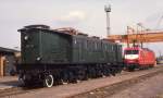 Güterbahnhof Halle an der Saale: Am 26.4.1992 fand dort eine Fahrzeugausstellung statt, bei der Oldtimer und auch Neubau Loks präsentiert wurden. Dazu gehörten auch, wie auf dem Bild zu sehen, E 9502 und dahinter 156003.