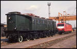 Fahrzeugausstellung im Güterbahnhof Halle an der Saale am 26.4.1992: E 9502 vor DR 156003 