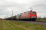 156 003 der EBS schleppte am 06.04.22 einen Kesselwagenzug durch Braschwitz Richtung Magdeburg. Als Wagenlok wurde 232 592 mitgeschleppt welche den Zug bis Zeitz gebracht hatte.