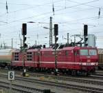 180 016 und die kalte 180 006 im schlepp bei der Einfahrt in Dresden Friedrichstadt.