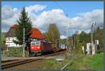 Mit einem Containerzug ist 180 012-7 am 24.10.2013 bei Rathen Richtung Tschechien unterwegs.